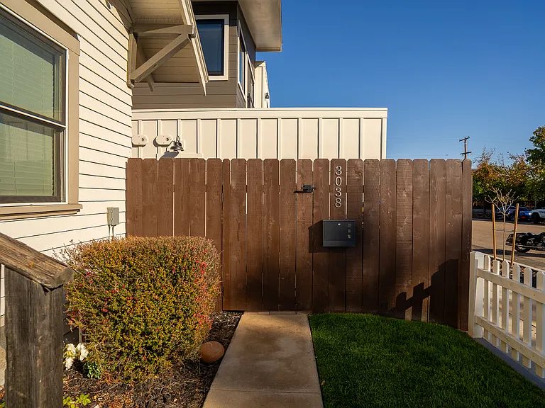 3038 Beech St — Photo 47