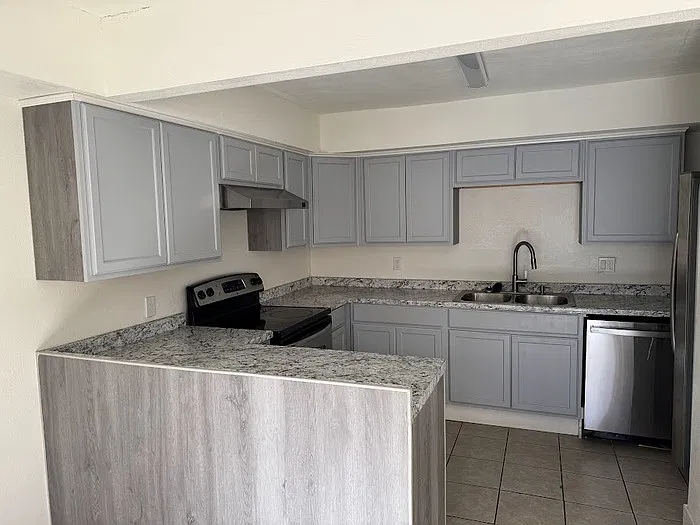 4 bed, 2.5 bath, 1638 sqft, $1,795 — Photo 3