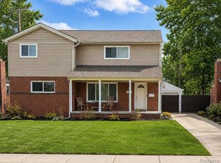 34024 Glenview Dr, Farmington, MI 48335