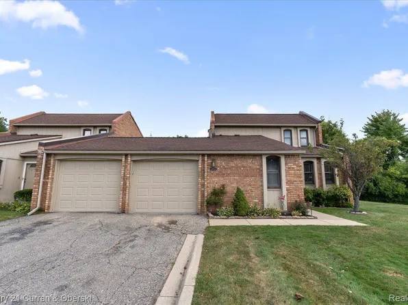 2953 Moon Lake Dr, West Bloomfield, MI 48323