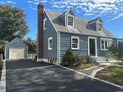1 S Elm Street, Hicksville, NY, 11801