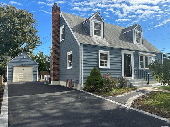 1 S Elm Street, Hicksville, NY 11801