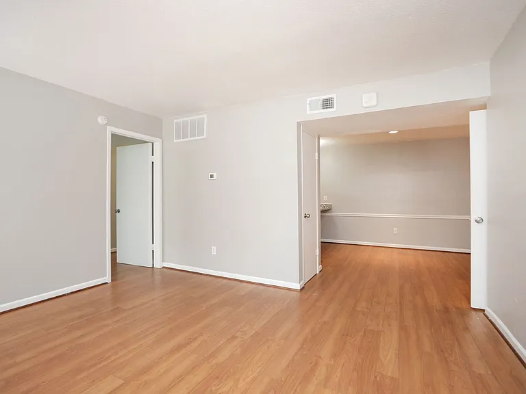 2100 Wilcrest Dr #127 — Photo 2