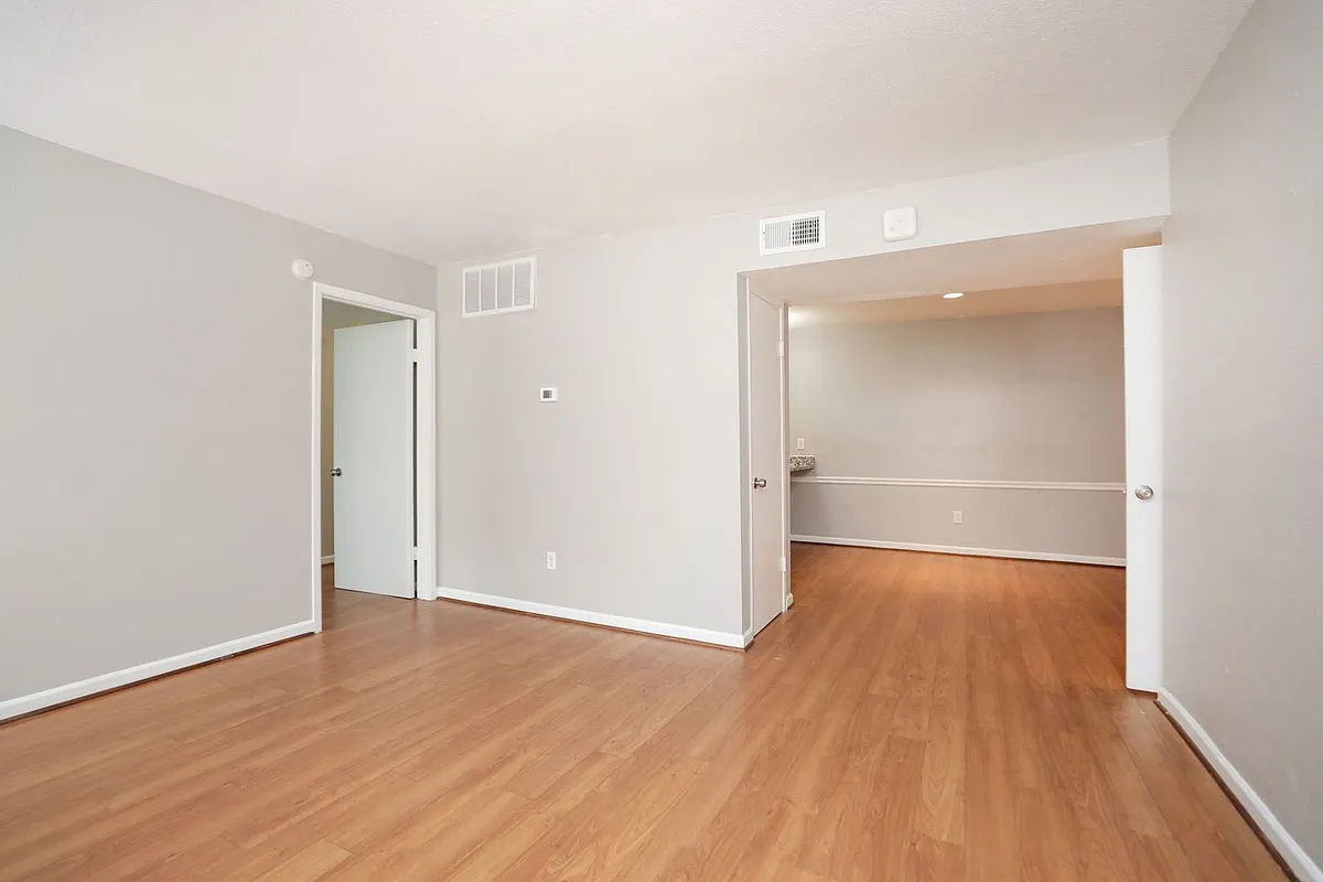 Building Photo - 2100 Wilcrest Dr #127
