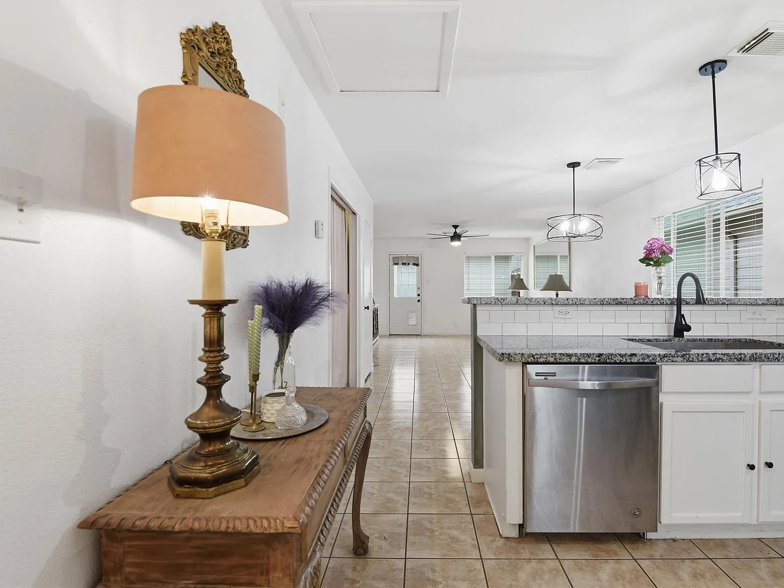 2 bed, 2.0 bath, 1008 sqft, $1,700 — Photo 2