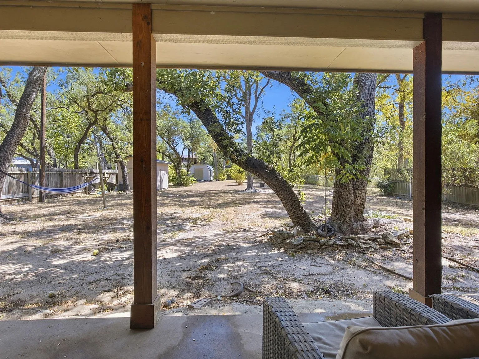 3 bed, 2.0 bath, 1330 sqft, $2,200 — Photo 2