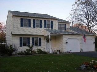 7091 Wimbleton Ct, East Syracuse, NY 13057