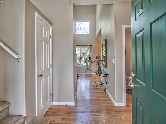 3rd image of 18116 SE 35th St