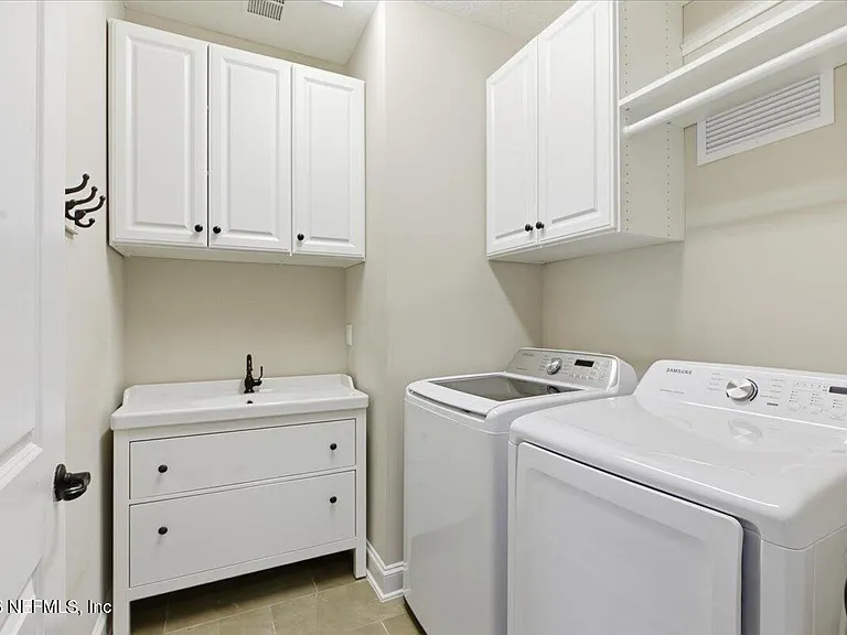 80 Oyster Bay Way — Photo 16