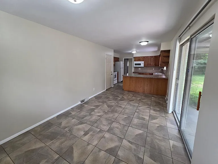 1531 Eaton Dr — Photo 10