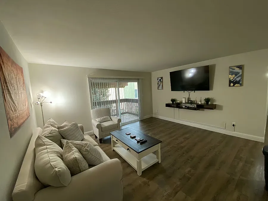 2 bed, 965 sqft, $2,000 — Photo 3