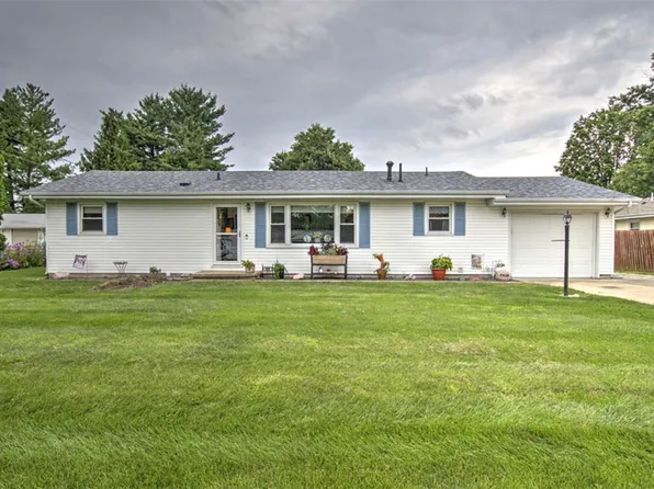 200 E Roberts Dr, Mt Zion, IL 62549