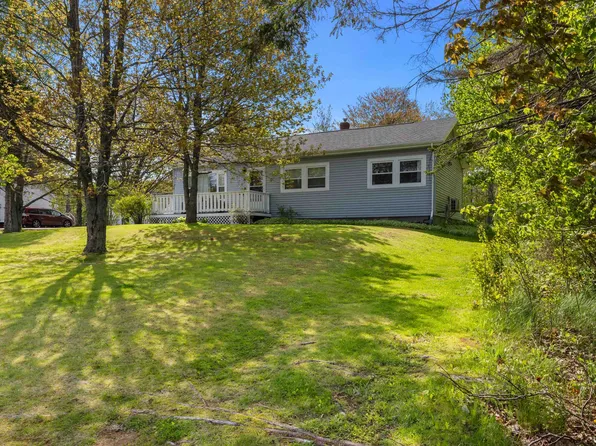 16 Oak Dr, Charlottetown, PE C1A 6T5