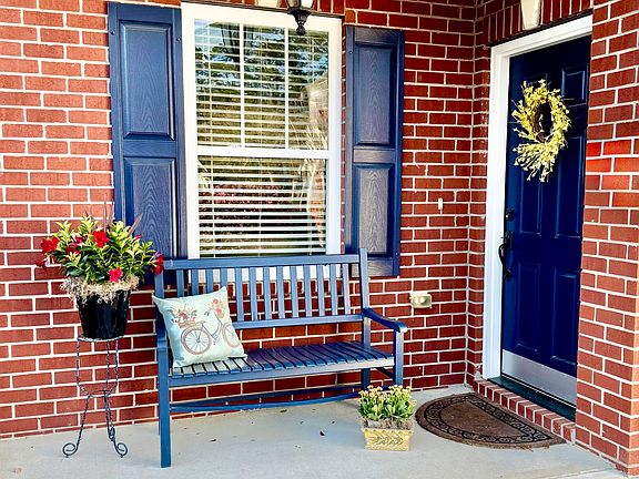 2nd image of 133 Regency Cir