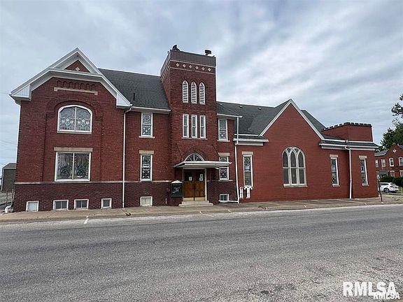 3rd image of 170 W Hurst St