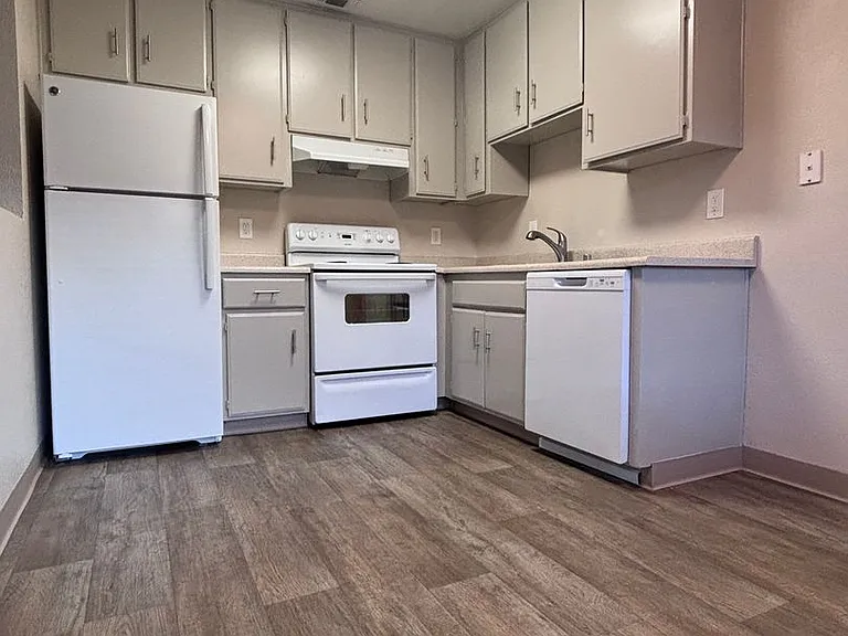 Olive Glen — Photo 16