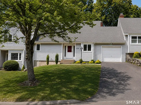 126 Hunters Creek #126, Shelton, CT 06484