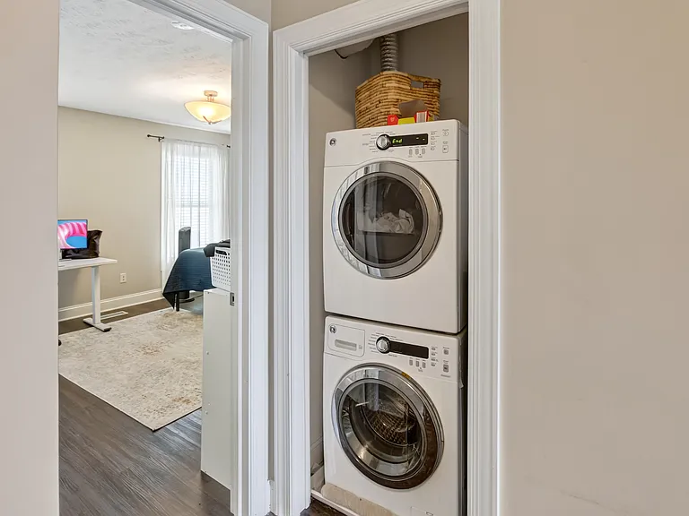 10933 Detroit Ave — Photo 15
