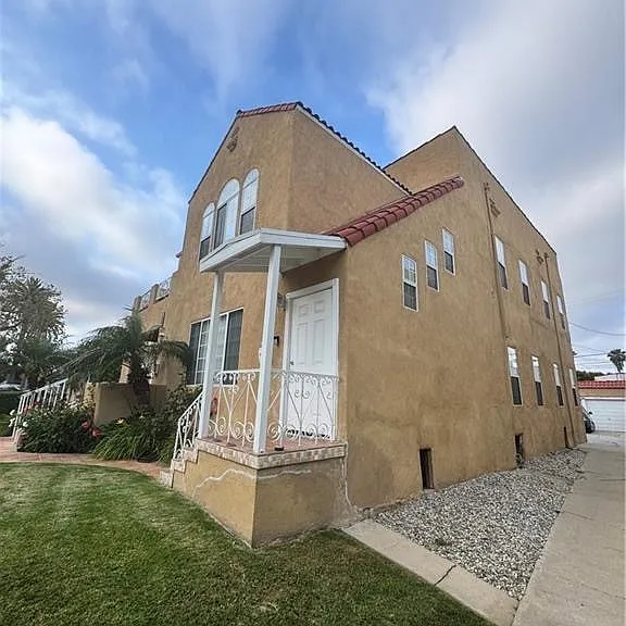 1046 S Citrus Ave — Photo 6