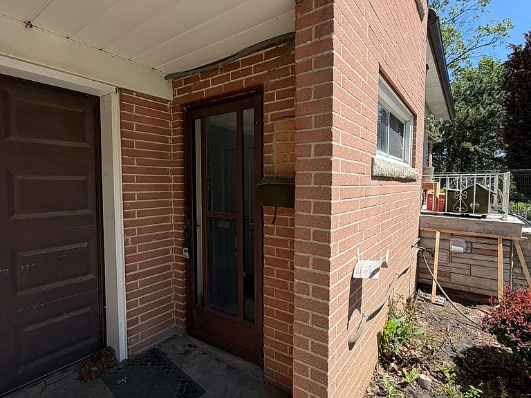 20 Goulding Ave #BASEMENT — Photo 9