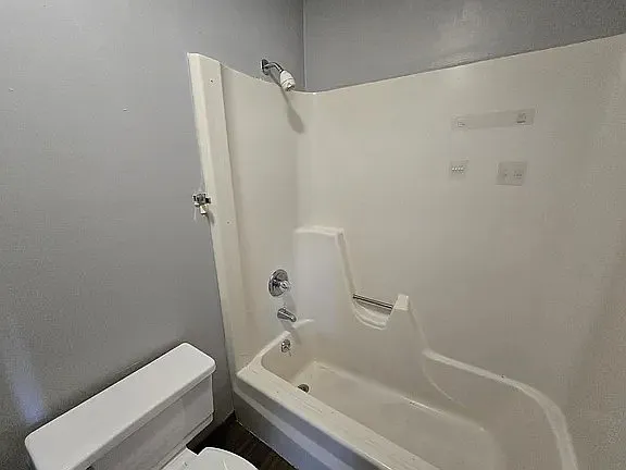990 Grand Ave #4