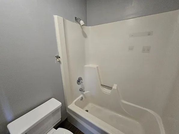 990 Grand Ave APT 4