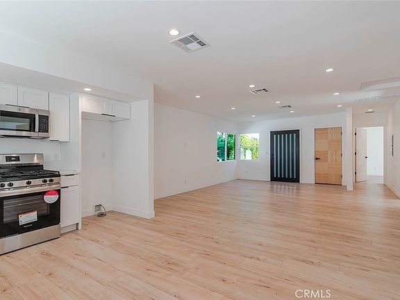 4th image of 6837 Yolanda Ave