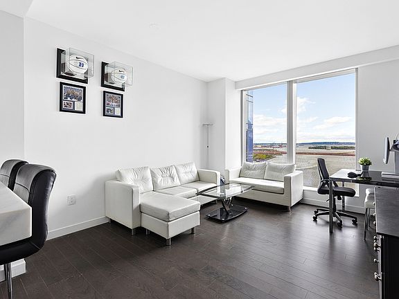 4th image of 252 South St #25N