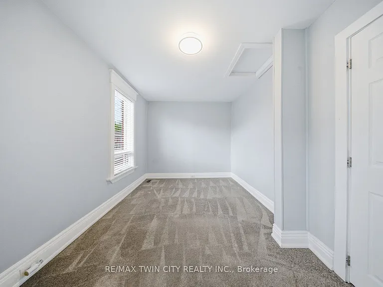 76 N Grey St E — Photo 23