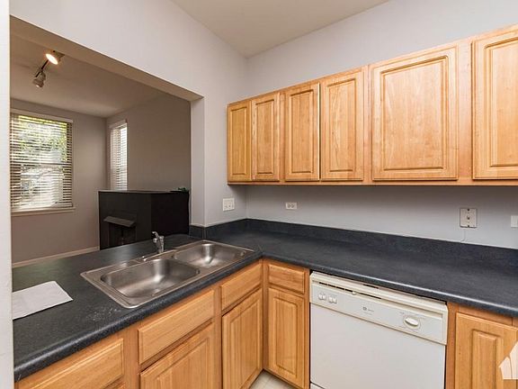 4th image of 1329 N Burling St #A
