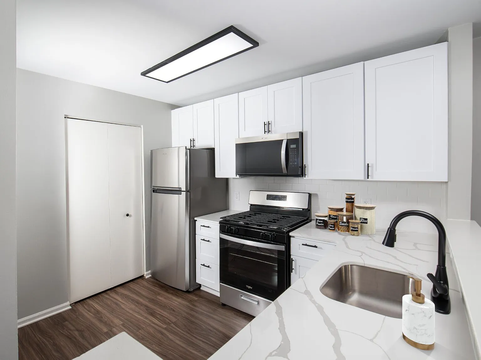 Iron Ridge and Stonegate Apartments — Photo 1