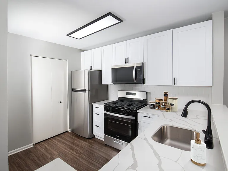 Iron Ridge and Stonegate Apartments — Photo 1