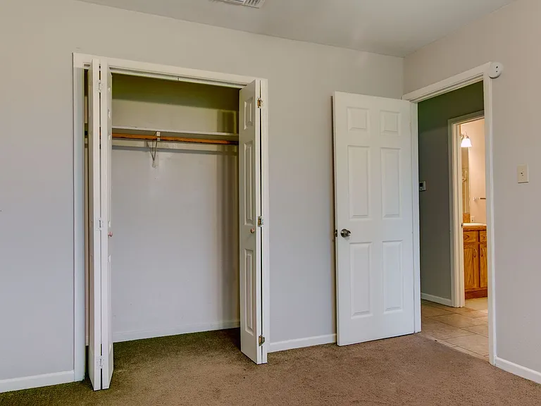 2401 Brookridge Dr #6 — Photo 8