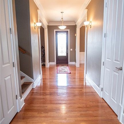 3rd image of 102 Ingrid Ct