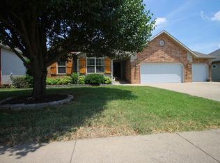 3955 W Rosebrier St, Springfield, MO 65807