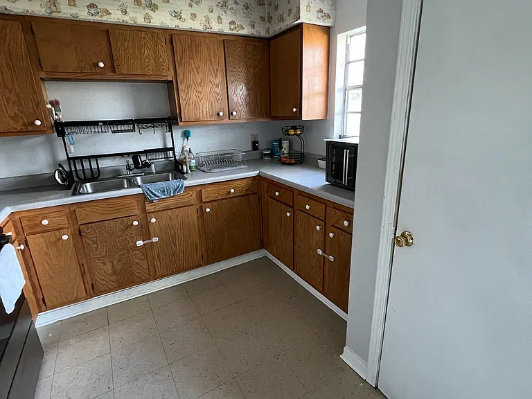 1034 Luling Estates Dr — Photo 7