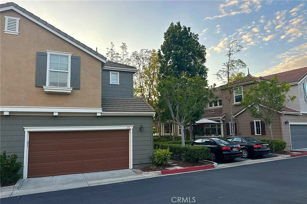 3 bed, 2.5 bath, 1736 sqft, $4,500 — Photo 2