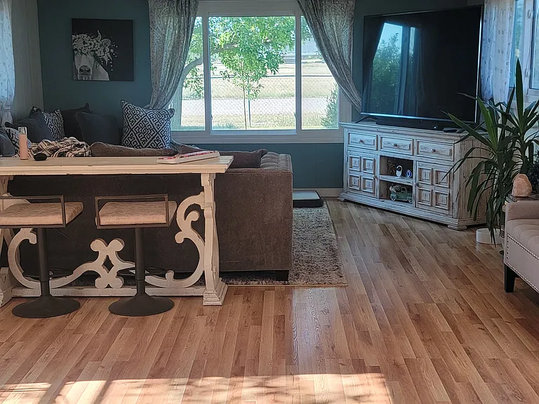 312 E Laughlin Rd — Photo 10