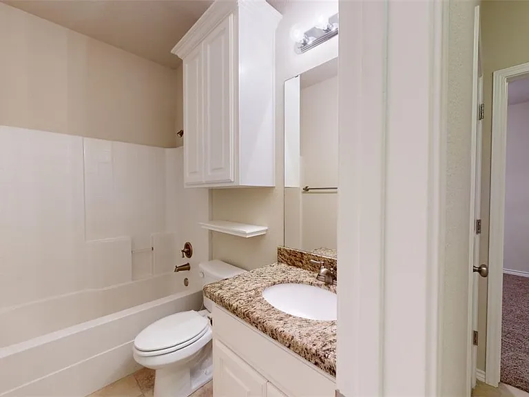 3805 Silverthorne Ln — Photo 18