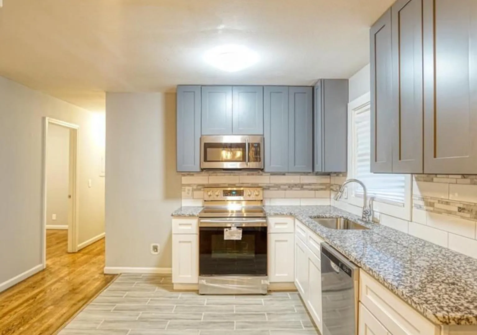 1 bed, 1.0 bath, 1025 sqft, $594 — Photo 4