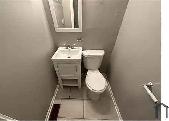5910 S King Dr — Photo 5