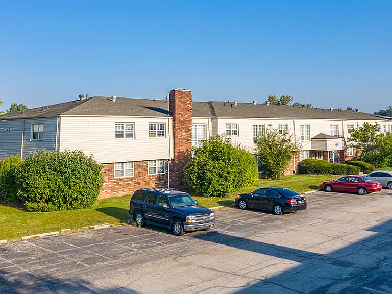 Golfview Apartments — Photo 11