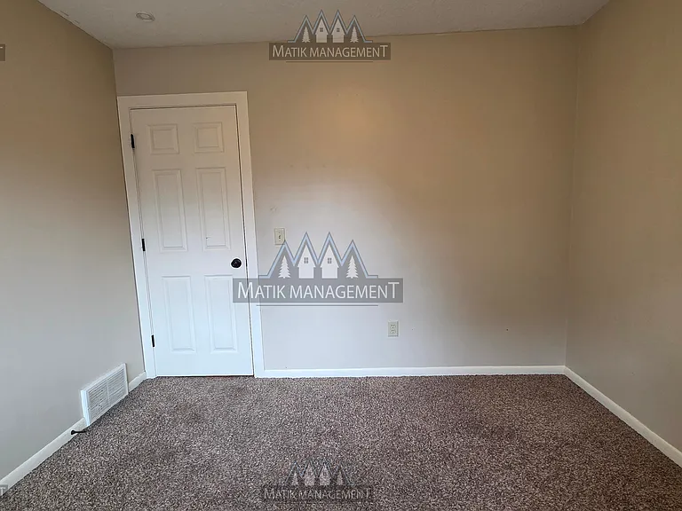 2609 25th St NW — Photo 33
