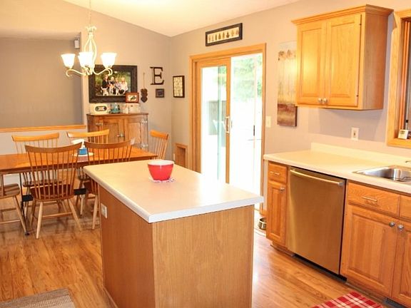 5th image of 412 Pebble Beach Dr NE