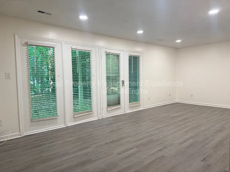 1330 Park Glen Dr #104 — Photo 6
