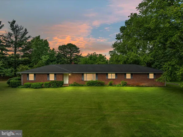 717 W Locust St, Woodstock, VA 22664