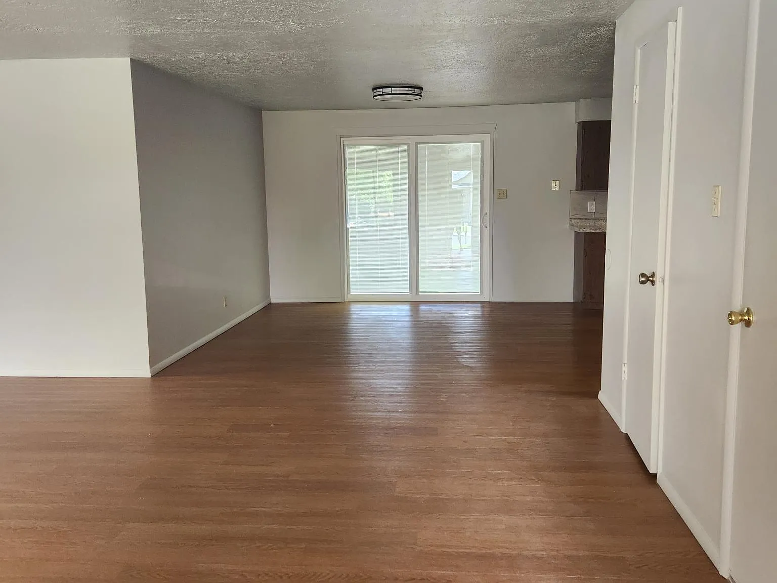 2 bed, 1100 sqft, $1,425 — Photo 2