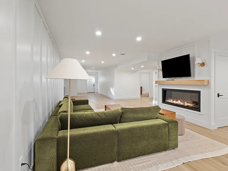 945 Royalton Row — Photo 22