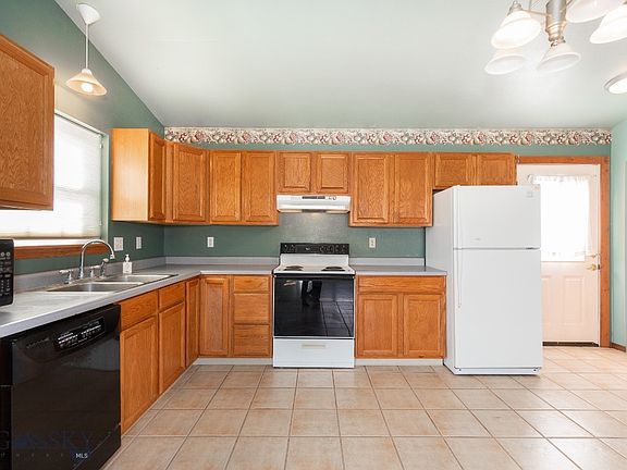 4th image of 620 3rd Ave W