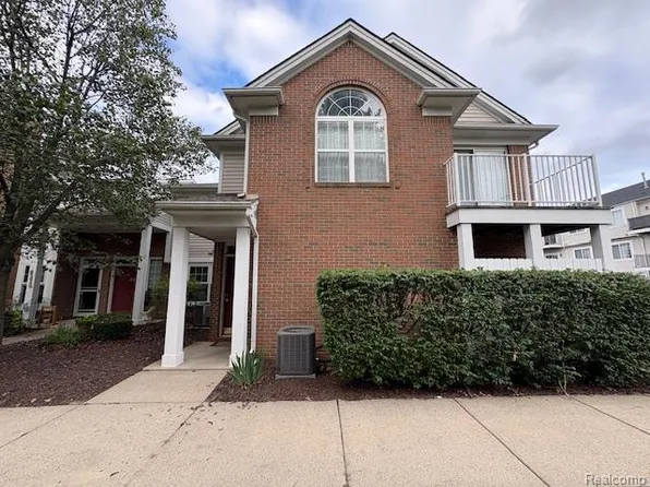 42717 Richmond Dr, Sterling Heights, MI 48313